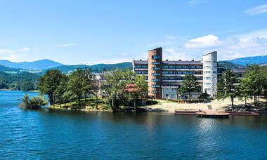 Hotel "Jezero"